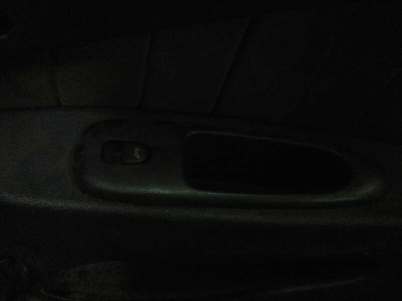 MANDO ELEVALUNAS DELANTERO DERECHO