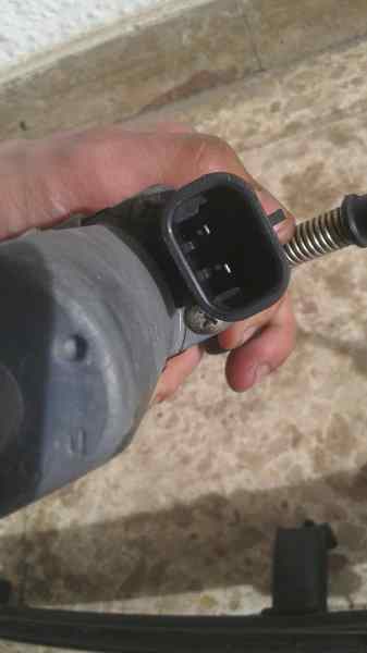 ELEVALUNAS DELANTERO IZQUIERDO