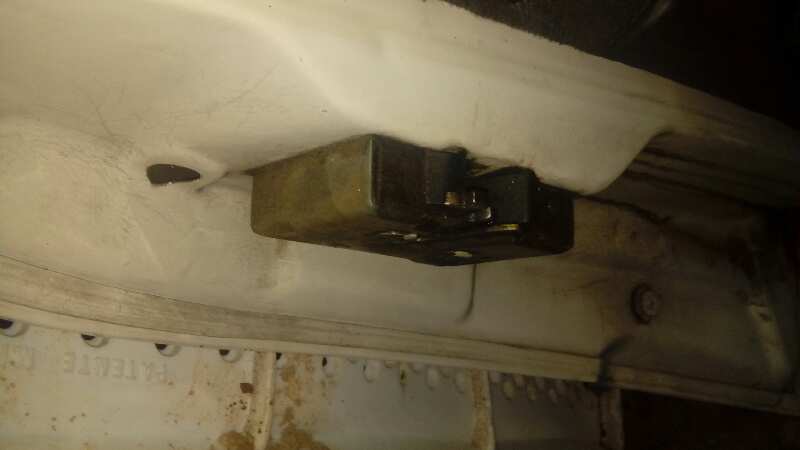 CERRADURA PUERTA DELANTERA IZQUIERDA 