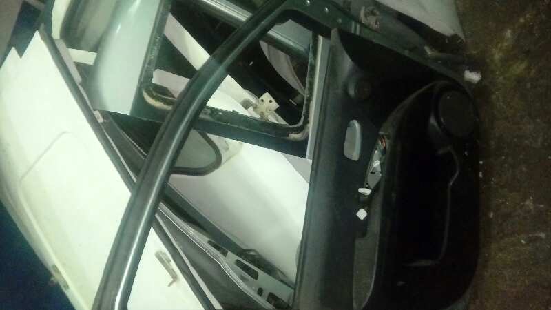 PUERTA DELANTERA IZQUIERDA