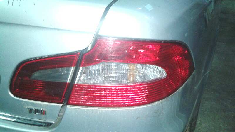 PILOTO TRASERO DERECHO SKODA SUPERB COMBI (3T5)