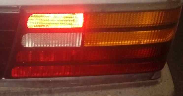 PILOTO TRASERO DERECHO FORD ORION