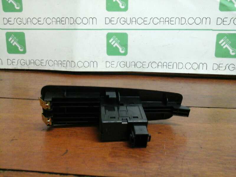 MANDO ELEVALUNAS DELANTERO DERECHO