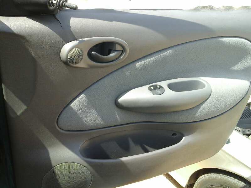 ELEVALUNAS DELANTERO DERECHO