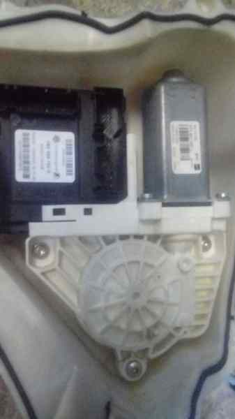 ELEVALUNAS DELANTERO DERECHO