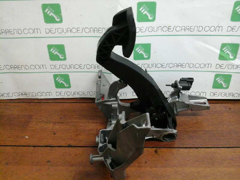 PEDAL EMBRAGUE