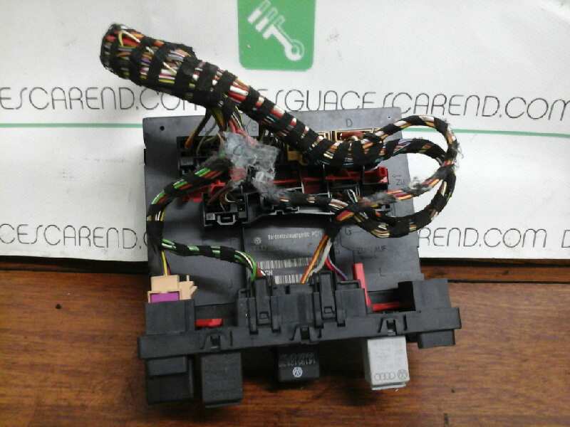 CAJA RELES - FUSIBLES