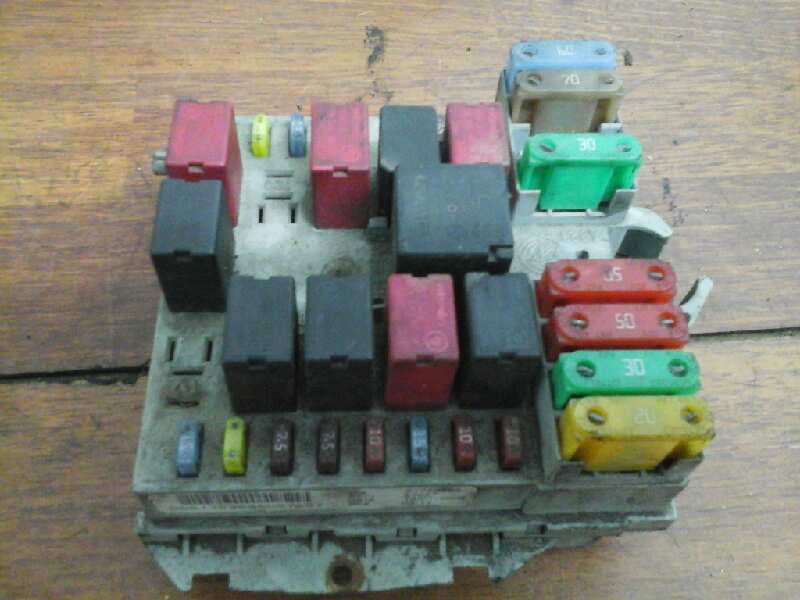 CAJA RELES / FUSIBLES