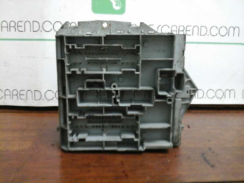 CAJA RELES / FUSIBLES