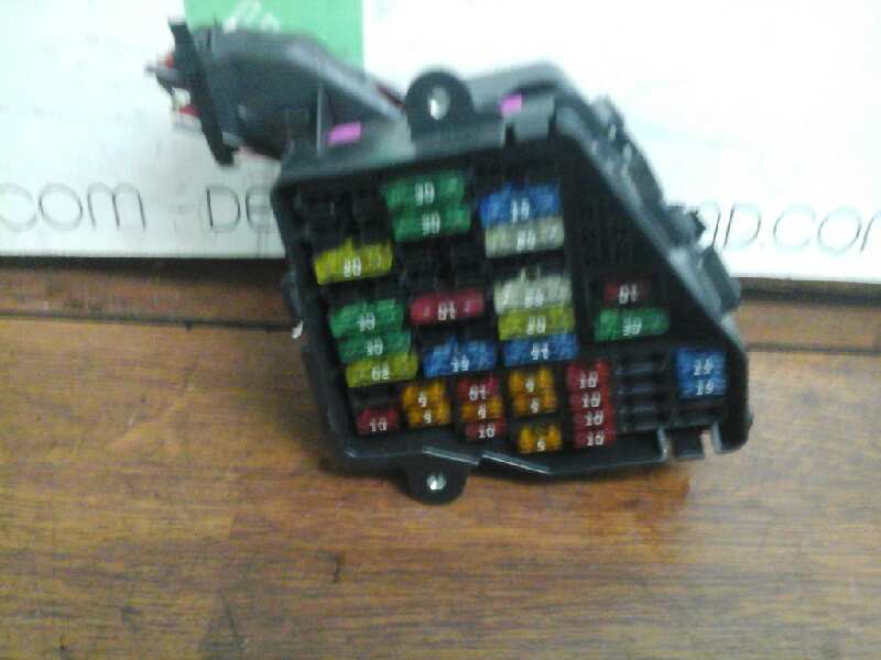 CAJA RELES - FUSIBLES