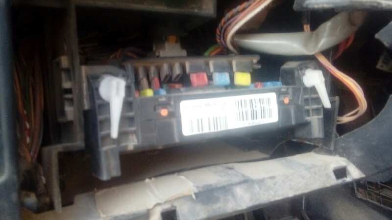 CAJA RELES - FUSIBLES