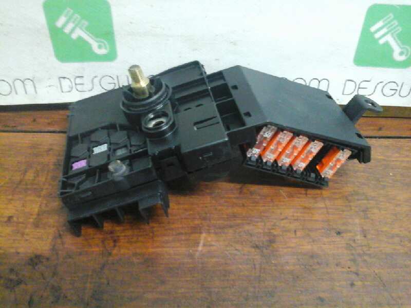 CAJA RELES - FUSIBLES