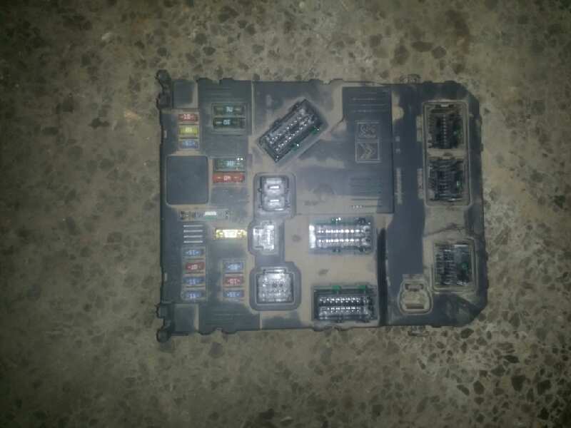 CAJA RELES - FUSIBLES