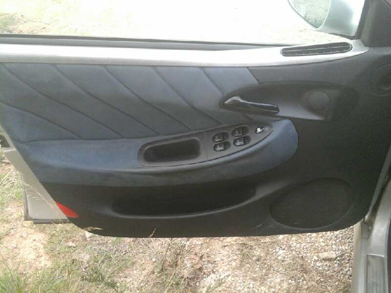 GUARNECIDO PUERTA DELANTERA IZQUIERDA