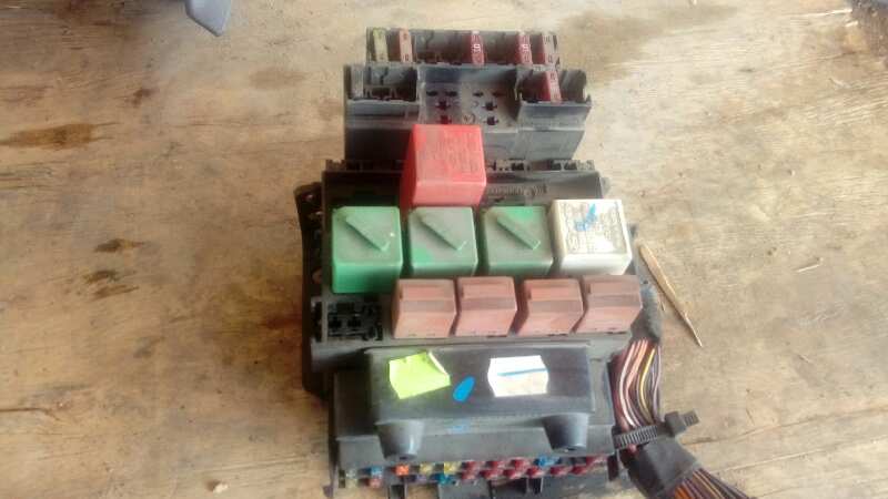 CAJA RELES - FUSIBLES