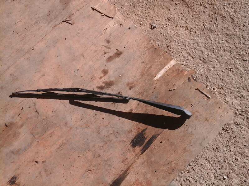 BRAZO LIMPIA DELANTERO DERECHO