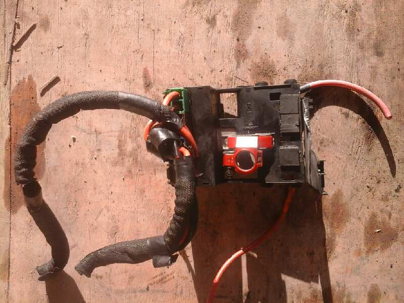 CAJA RELES - FUSIBLES