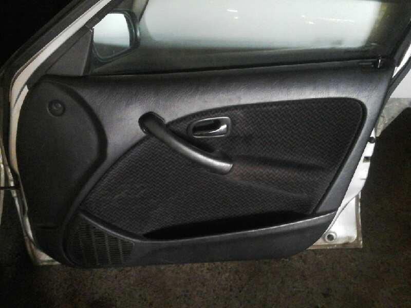 GUARNECIDO PUERTA DELANTERA DERECHA