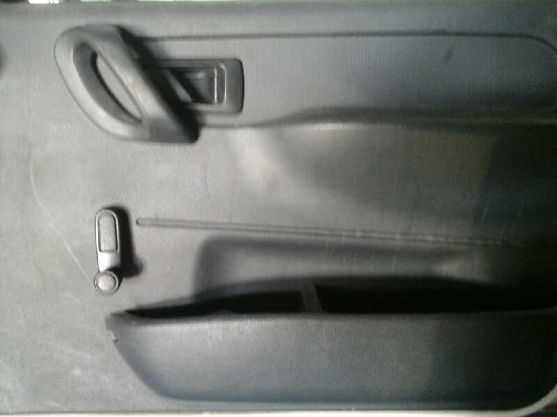 GUARNECIDO PUERTA DELANTERA DERECHA