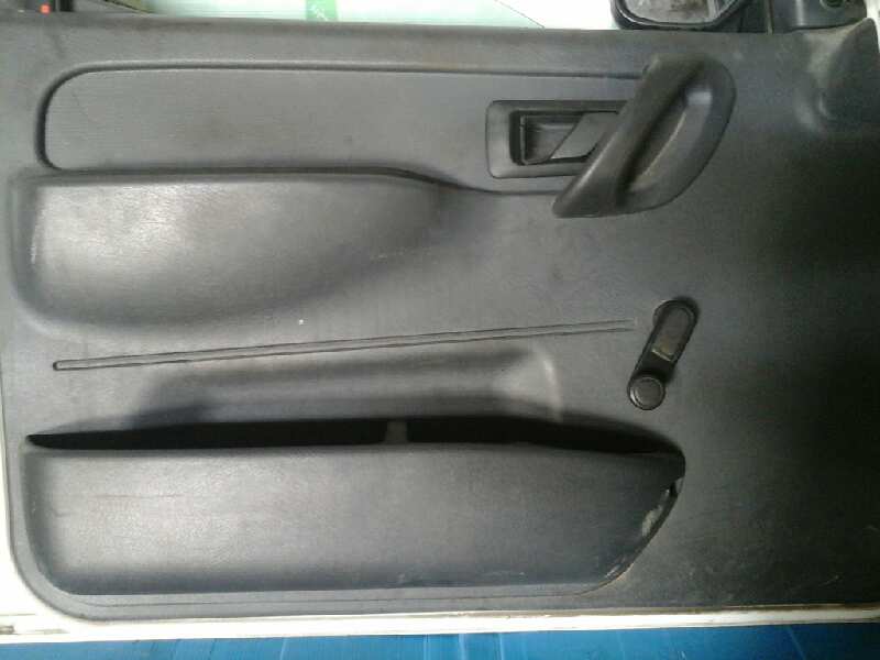 GUARNECIDO PUERTA DELANTERA IZQUIERDA