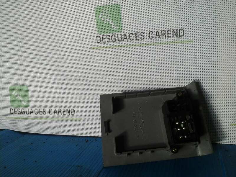 MANDO ELEVALUNAS TRASERO DERECHO