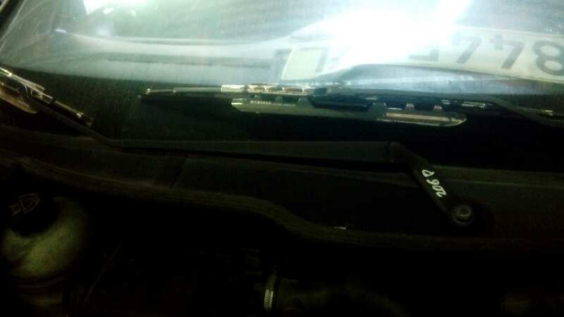 BRAZO LIMPIA DELANTERO DERECHO