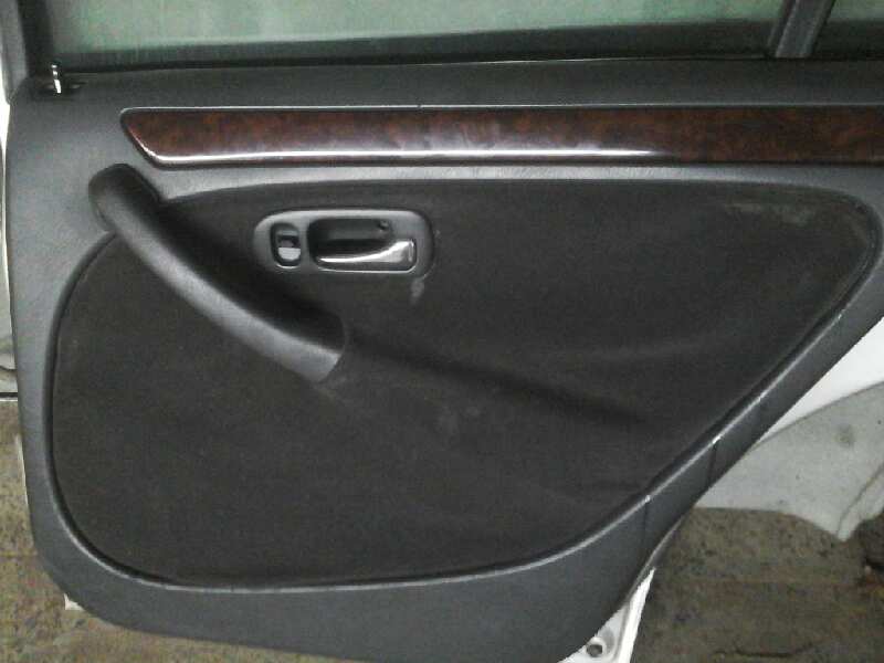 GUARNECIDO PUERTA TRASERA DERECHA