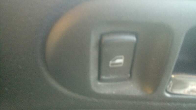 MANDO ELEVALUNAS DELANTERO DERECHO