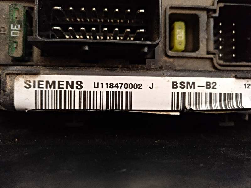 CAJA RELES - FUSIBLES