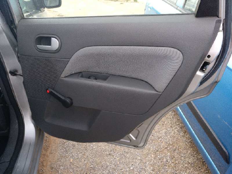 GUARNECIDO PUERTA TRASERA DERECHA