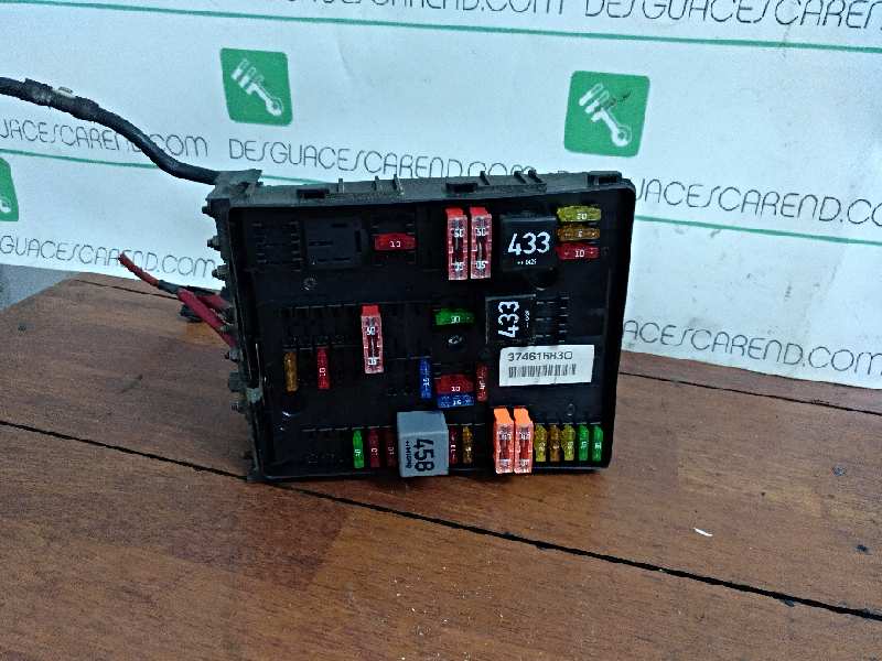 CAJA RELES - FUSIBLES