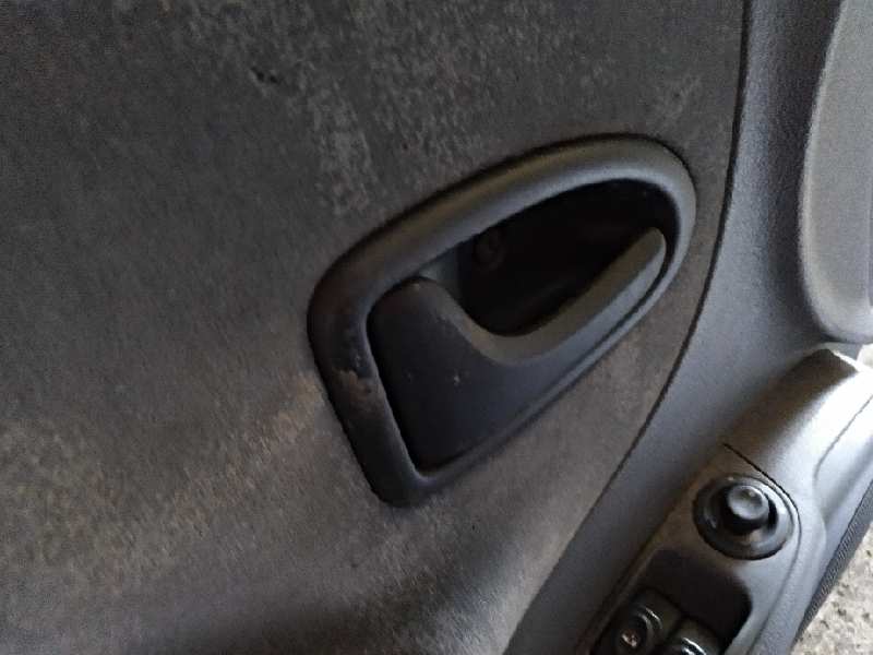 MANETA INTERIOR DELANTERA IZQUIERDA