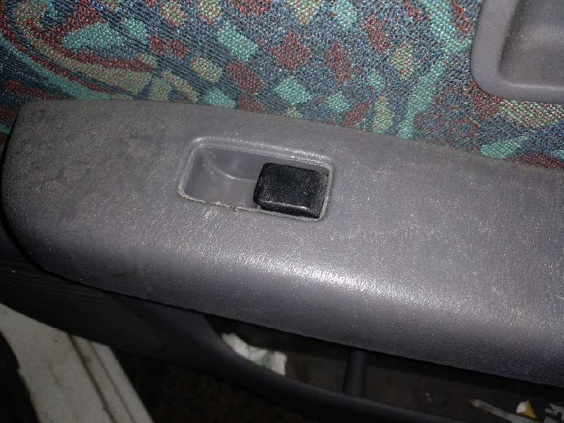 MANDO ELEVALUNAS DELANTERO DERECHO