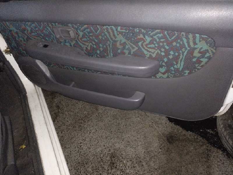 GUARNECIDO PUERTA DELANTERA DERECHA