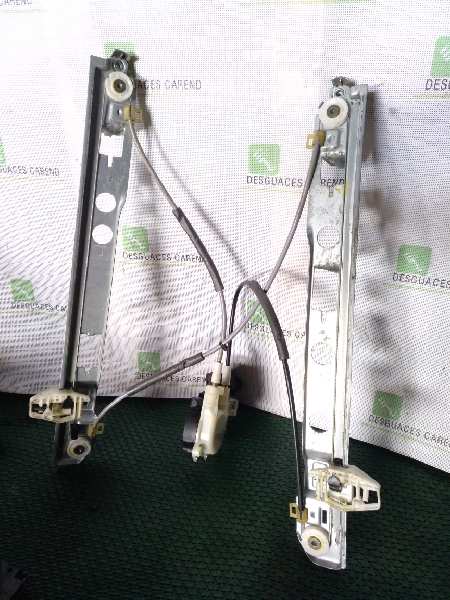 ELEVALUNAS DELANTERO DERECHO