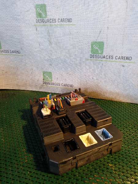 CAJA RELES - FUSIBLES