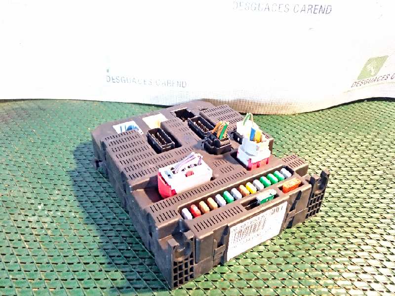 CAJA RELES - FUSIBLES