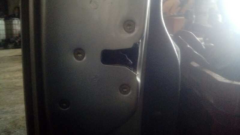 CERRADURA PUERTA DELANTERA IZQUIERDA 