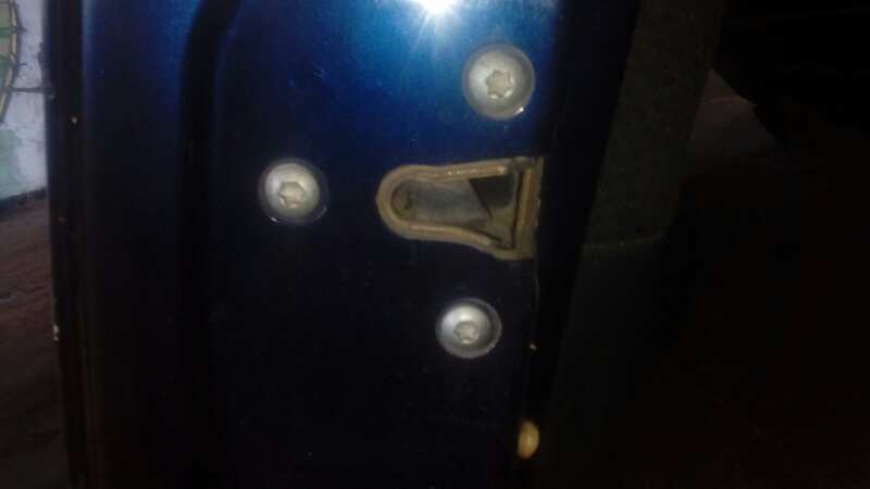 CERRADURA PUERTA DELANTERA IZQUIERDA 