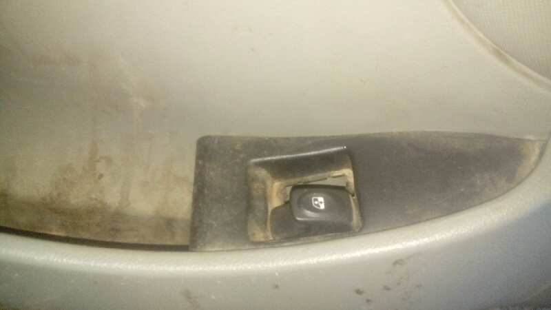 MANDO ELEVALUNAS DELANTERO DERECHO