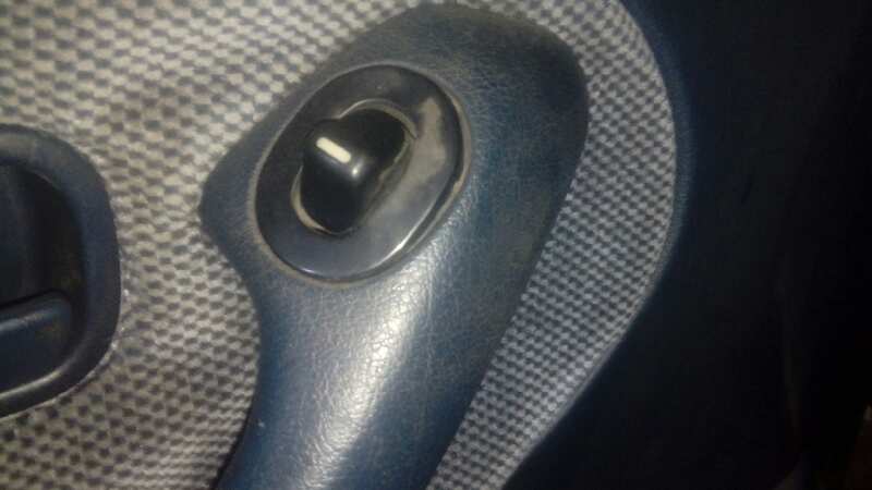 ELEVALUNAS DELANTERO IZQUIERDO