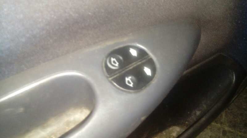 MANDO ELEVALUNAS DELANTERO IZQUIERDO 