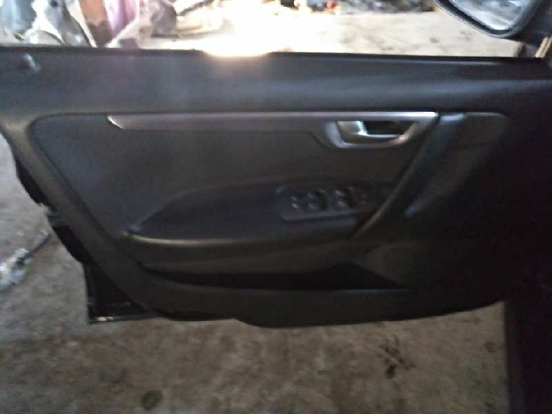 GUARNECIDO PUERTA DELANTERA IZQUIERDA