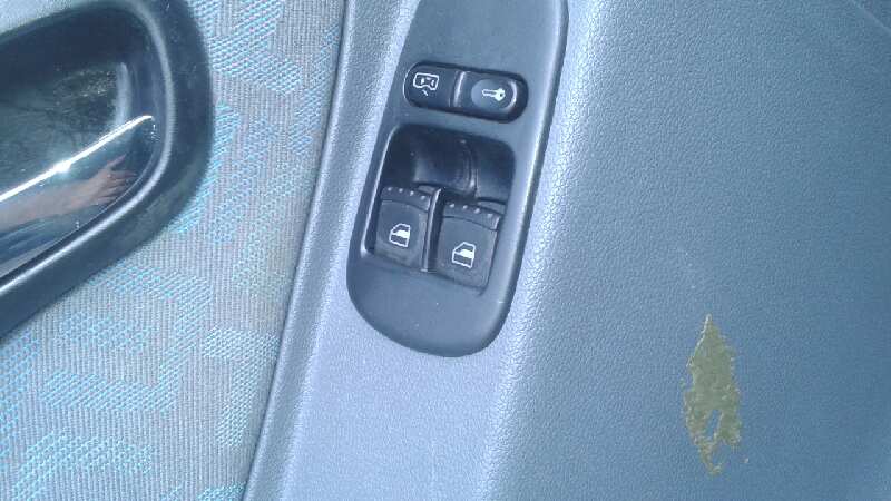 ELEVALUNAS DELANTERO IZQUIERDO