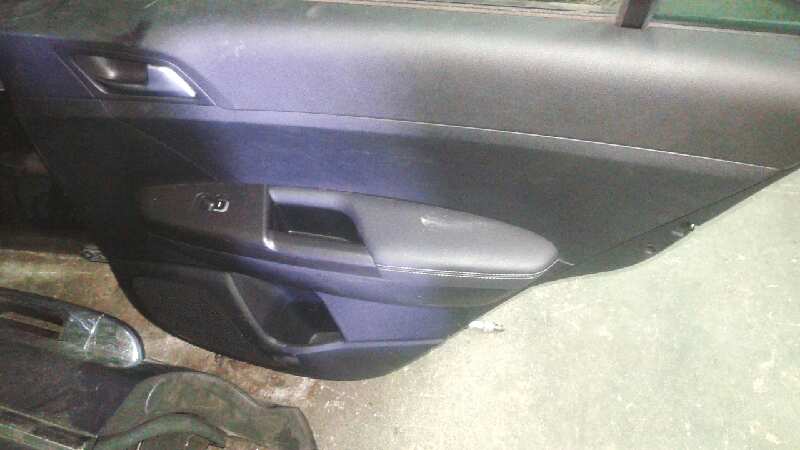 GUARNECIDO PUERTA TRASERA DERECHA