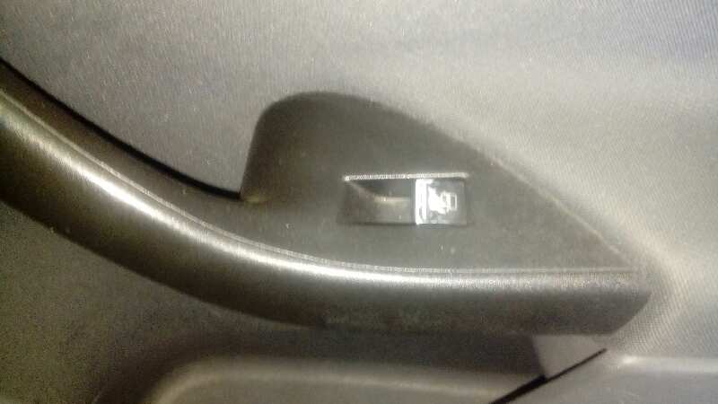 MANDO ELEVALUNAS DELANTERO DERECHO