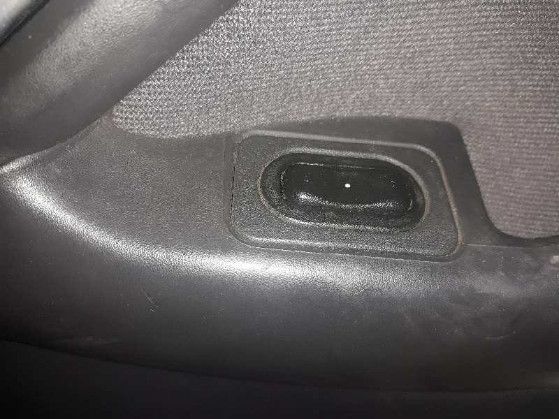 ELEVALUNAS DELANTERO DERECHO