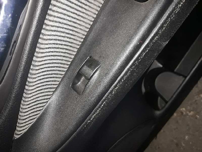 MANDO ELEVALUNAS DELANTERO DERECHO