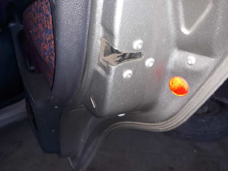 CERRADURA PUERTA TRASERA DERECHA 