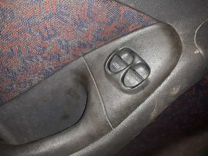 ELEVALUNAS DELANTERO IZQUIERDO